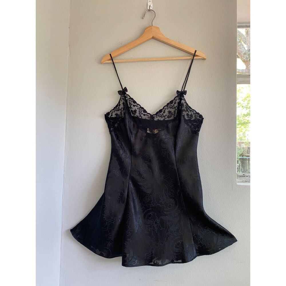 Rare Victoria’s Secret Vintage Gold Label Black Satin Lace Slip V-neck M 1993